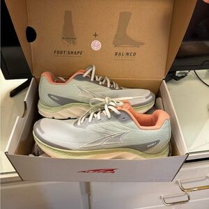 New Women’s Altra Rivera 2 Size 8.5
